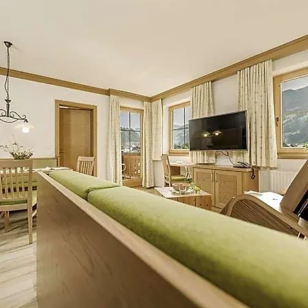 酒店 Wohlfuehl Ferien-heim 4 Sterne 齐勒河谷采尔